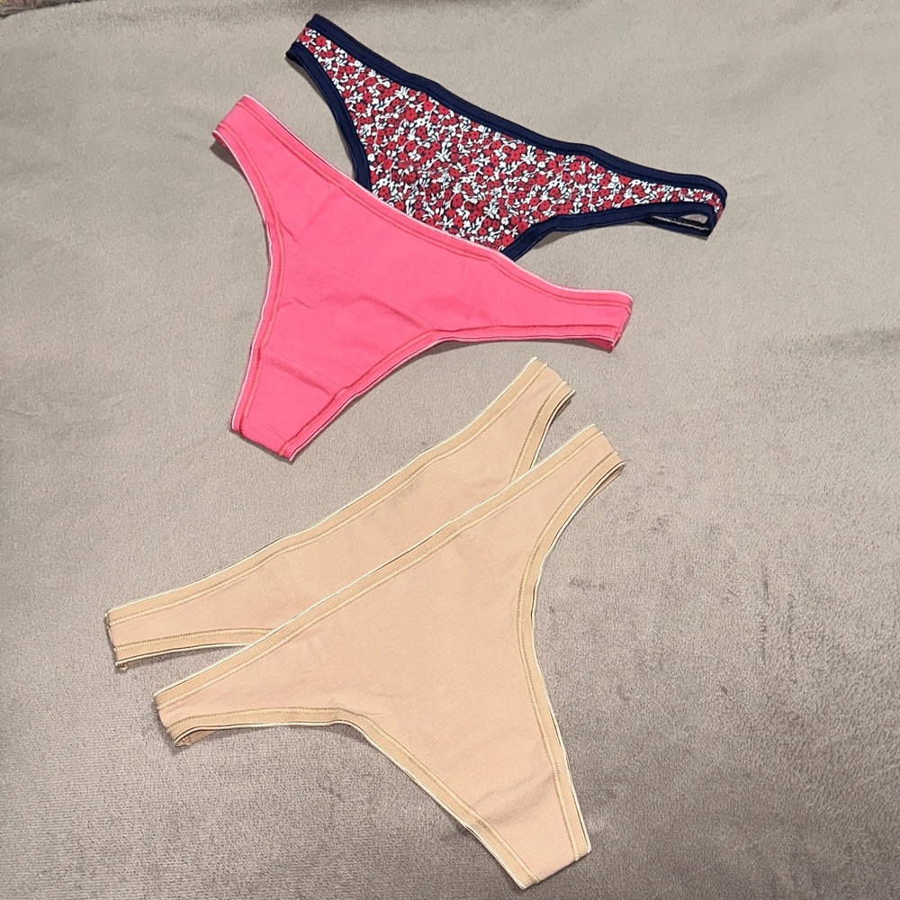 Set of 4 Women's Thongs - Size M - NEW